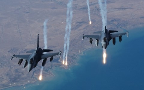 Hai chiếc máy bay F16